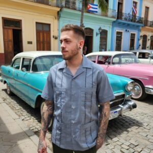 CAMISA GUAYABERA CON BORDADO TALLA M