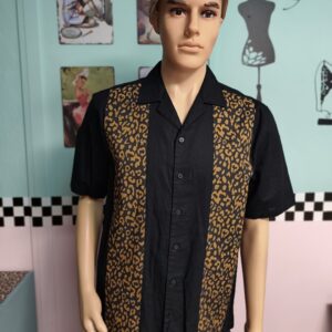 Camisa negra con banda leopardo