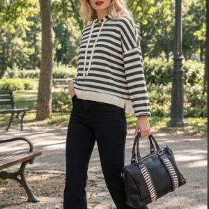 Sudadera con capucha de rayas b y n