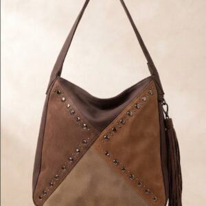 Bolso en tonos marrones con tachuelas